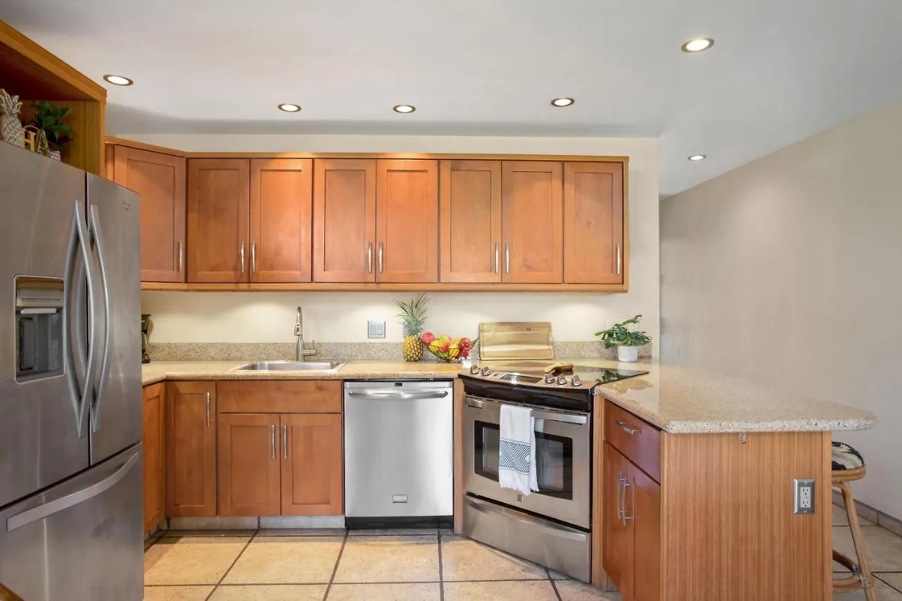 Beautiful 1 Bedroom Condo With Ocean Views | Oceanfront Kihei 0*,